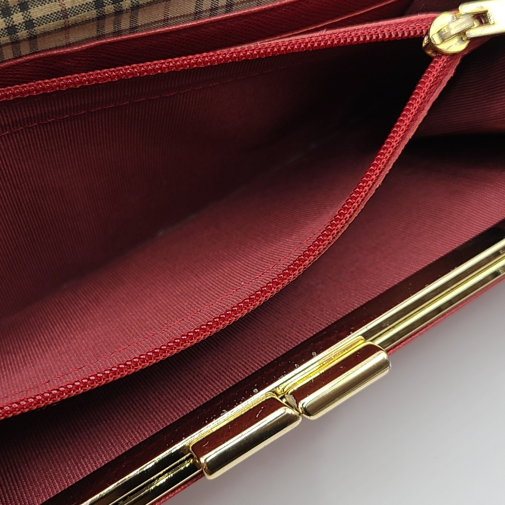 Authenticated Burberry Red Long Wallet - Picture 13 of 13